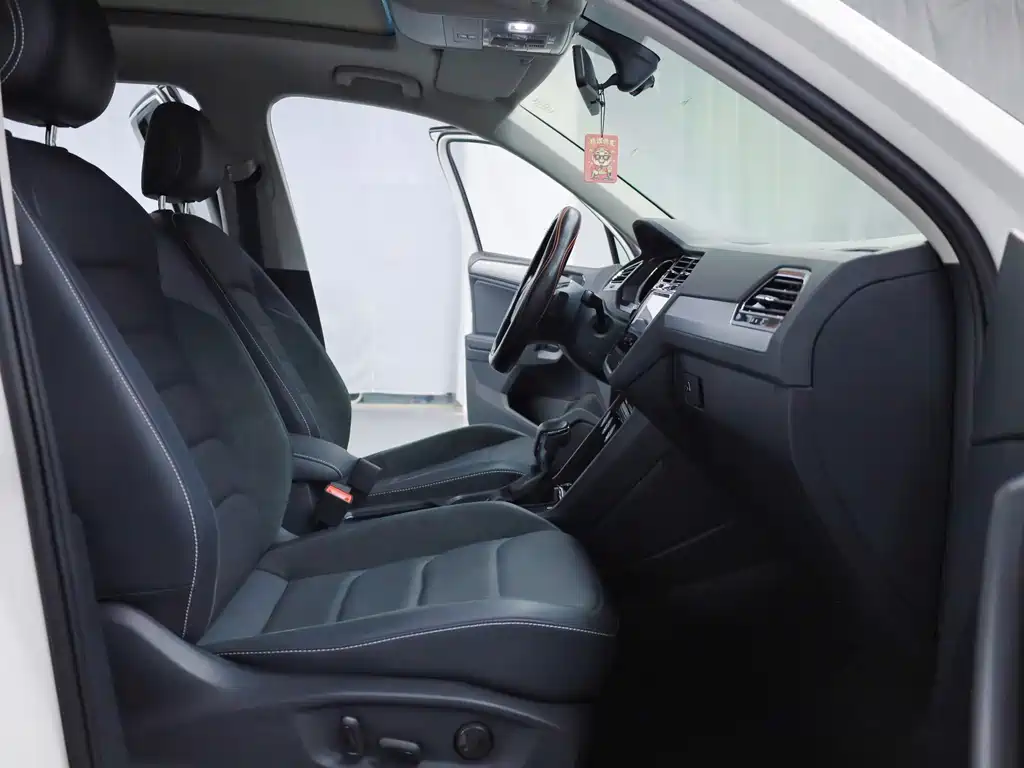 Volkswagen Tiguan L L 2021 330TSI AT Smart