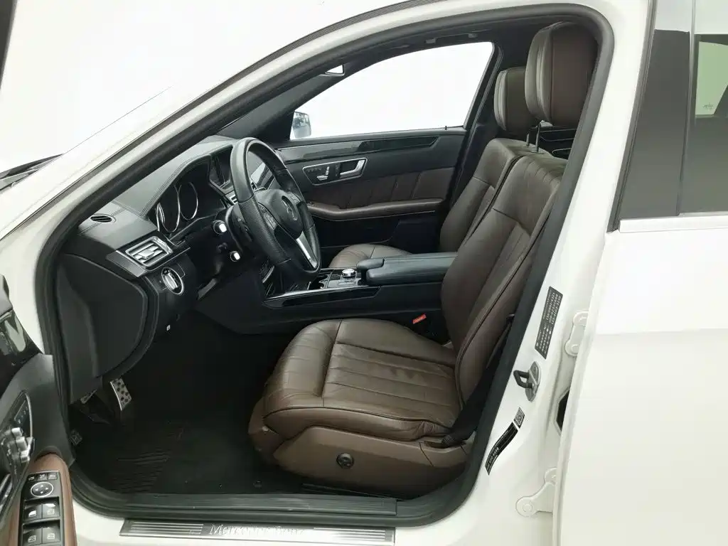 Mercedes-Benz E-Class — миниатюра 10