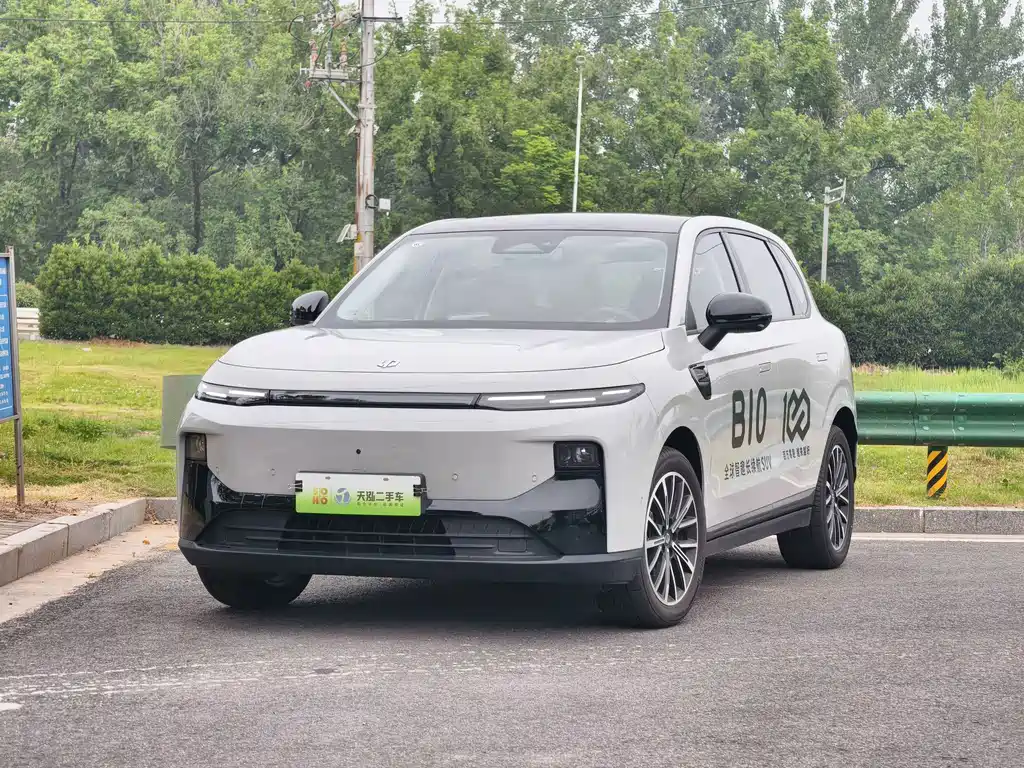 Leapmotor B10
