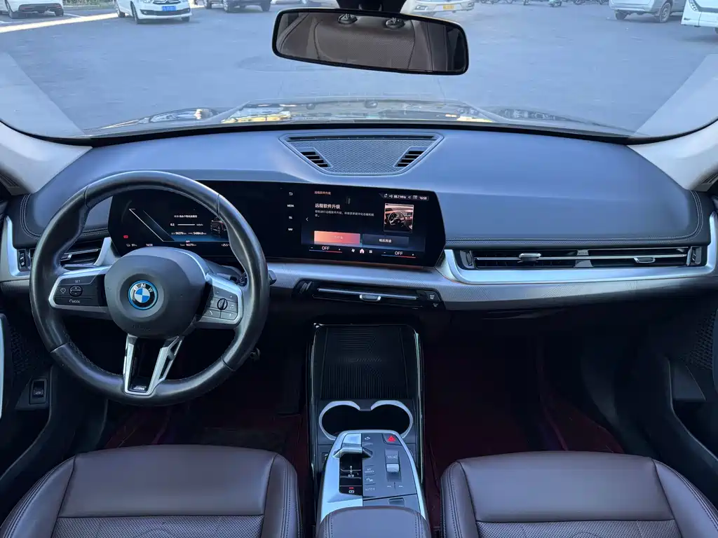 BMW iX1 — миниатюра 6
