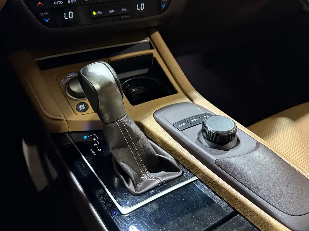 Lexus ES — миниатюра 14