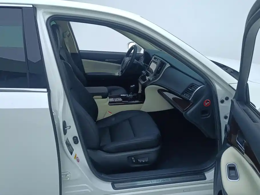 Toyota Crown 2018 2.0T