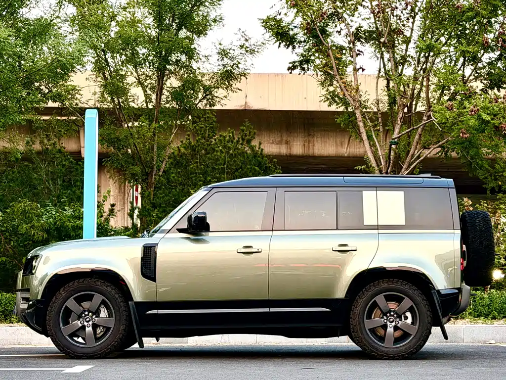 Land Rover Defender — миниатюра 3