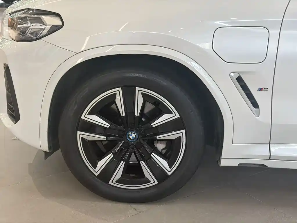 BMW iX3 — миниатюра 7