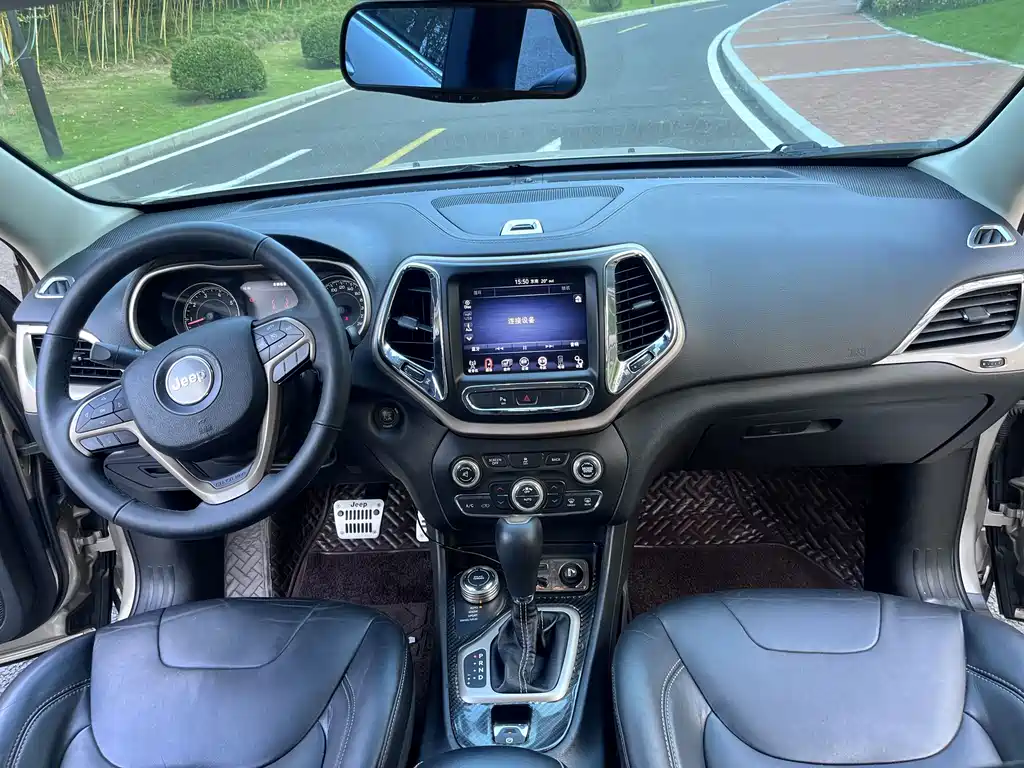Jeep Cherokee (Import) — миниатюра 10