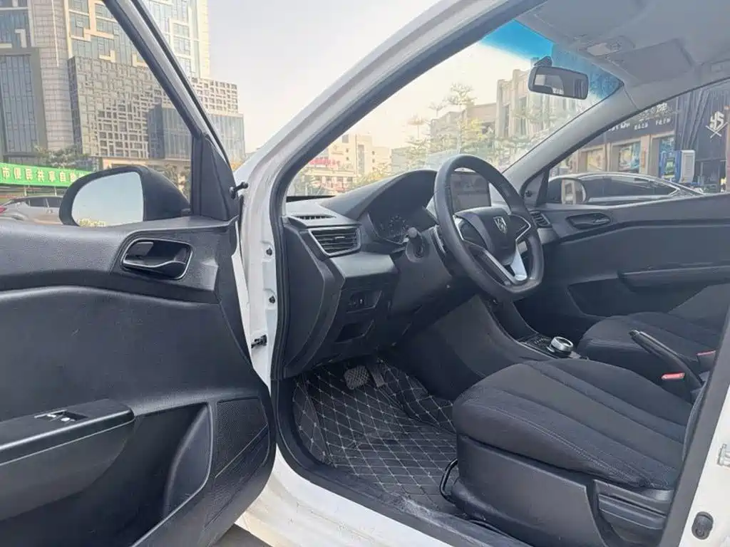 Baojun 310W — миниатюра 4