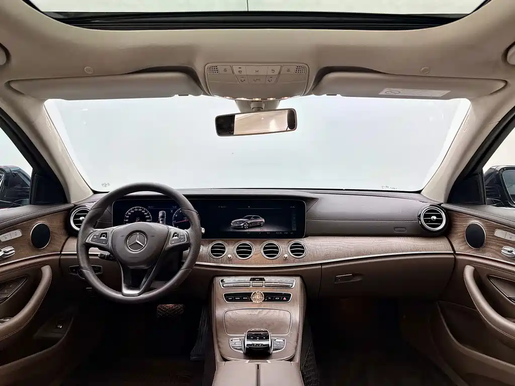 Mercedes-Benz E-Class — миниатюра 8