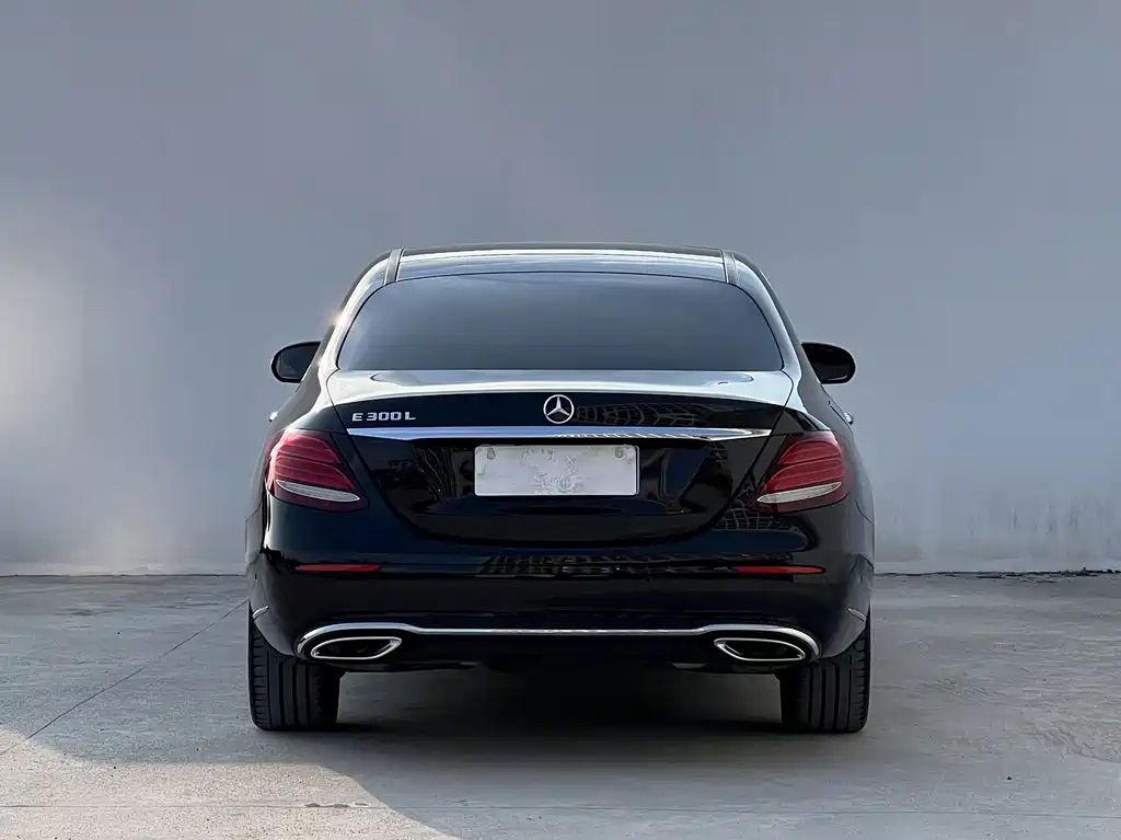 Mercedes-Benz E-Class — миниатюра 5