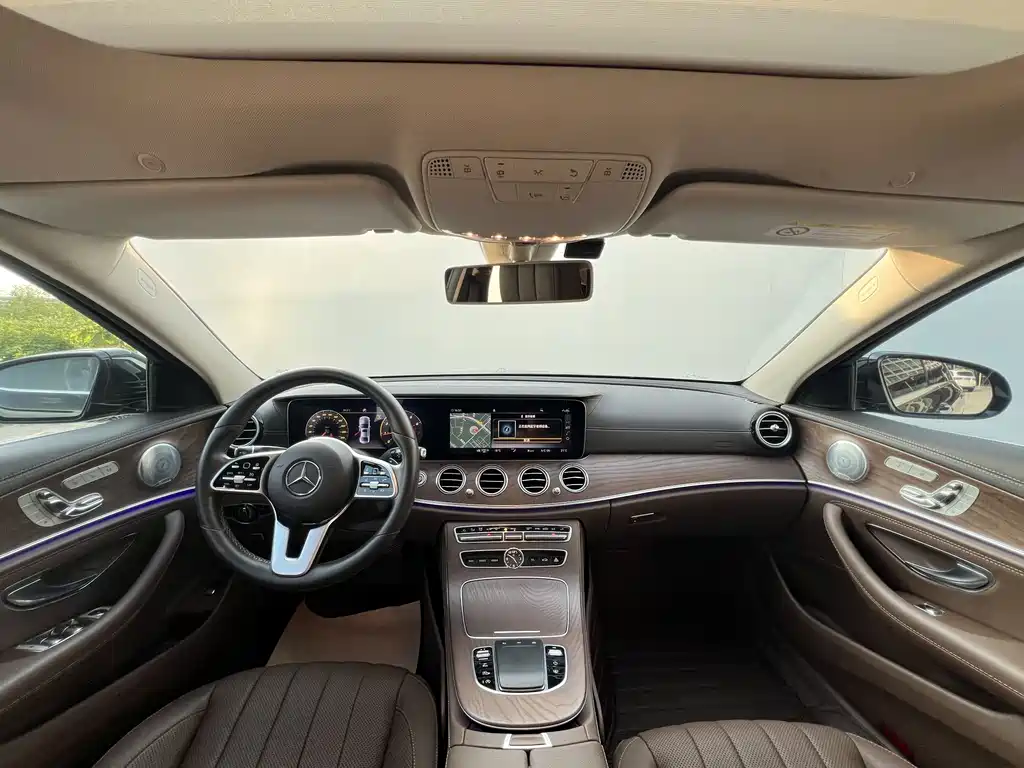 Mercedes-Benz E-Class — миниатюра 7