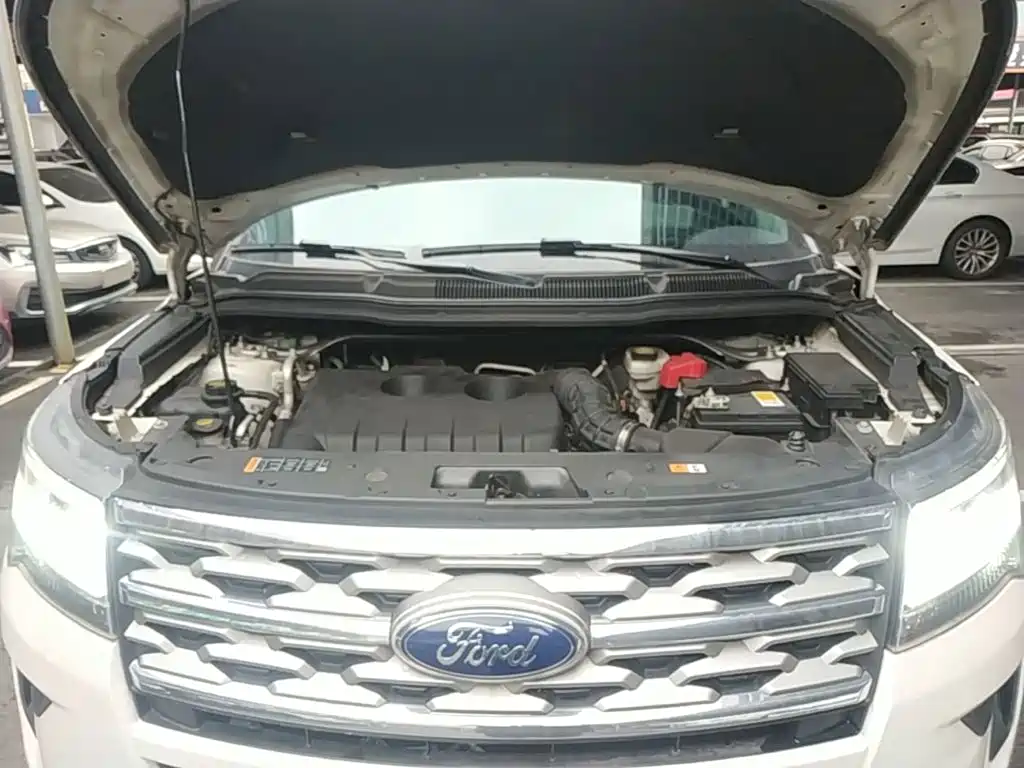 Ford Explorer (Import) — миниатюра 20