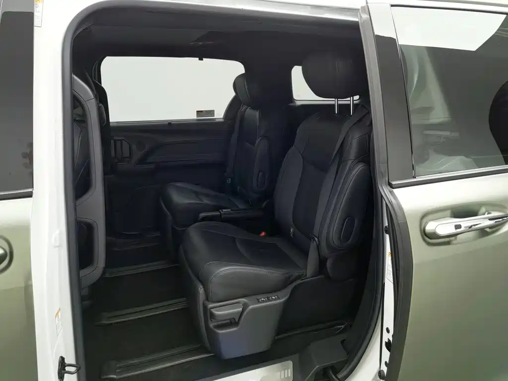 Toyota Sienna — миниатюра 15