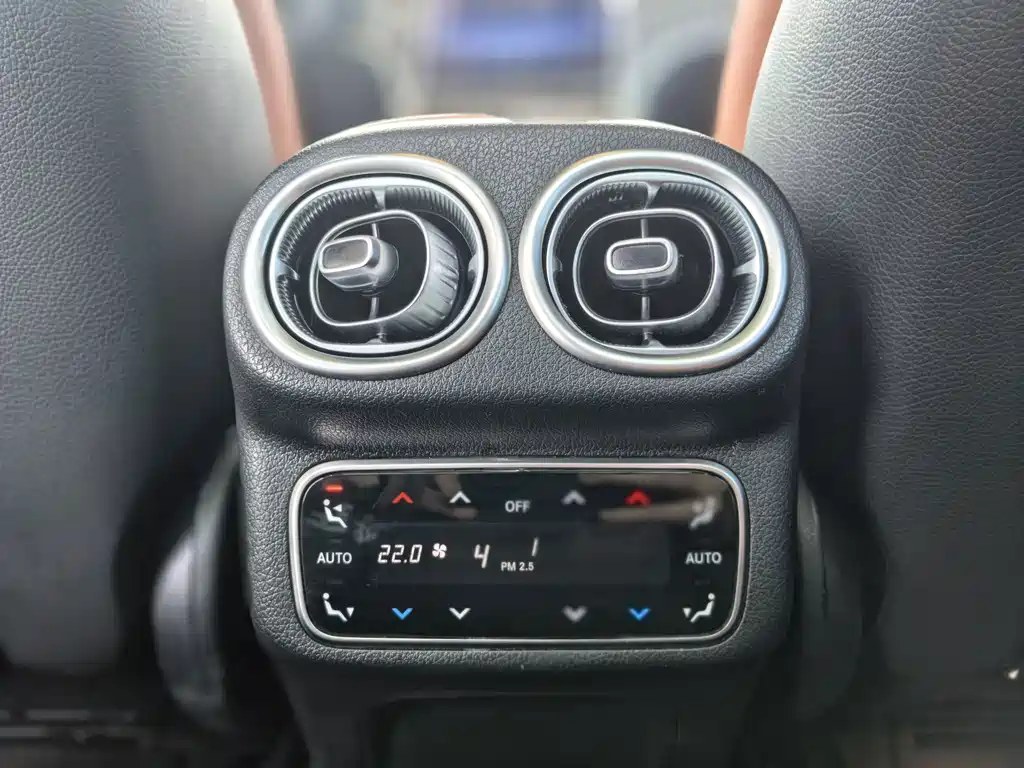 Mercedes-Benz GLC — миниатюра 12