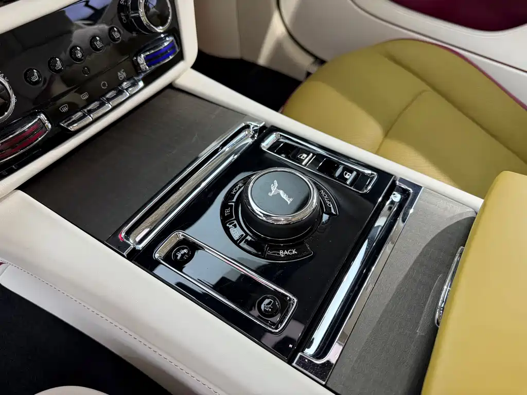 Rolls-Royce Phantom — миниатюра 13