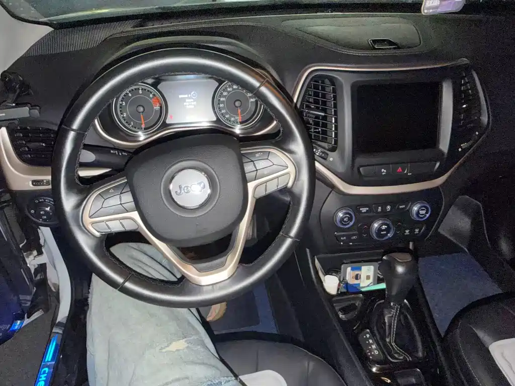 Jeep Cherokee — миниатюра 7