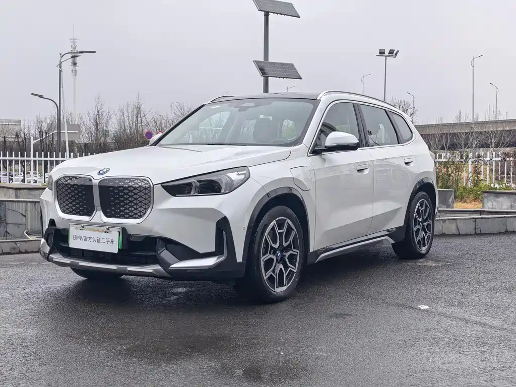 BMW iX1 2025