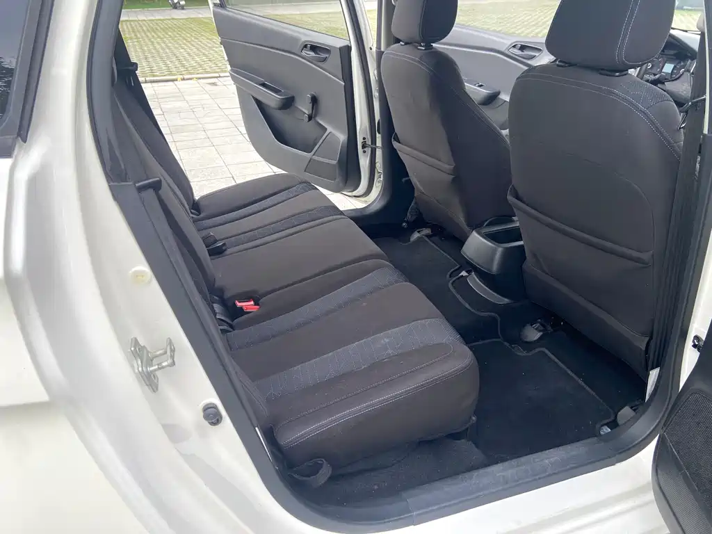 Baojun 310W — миниатюра 11