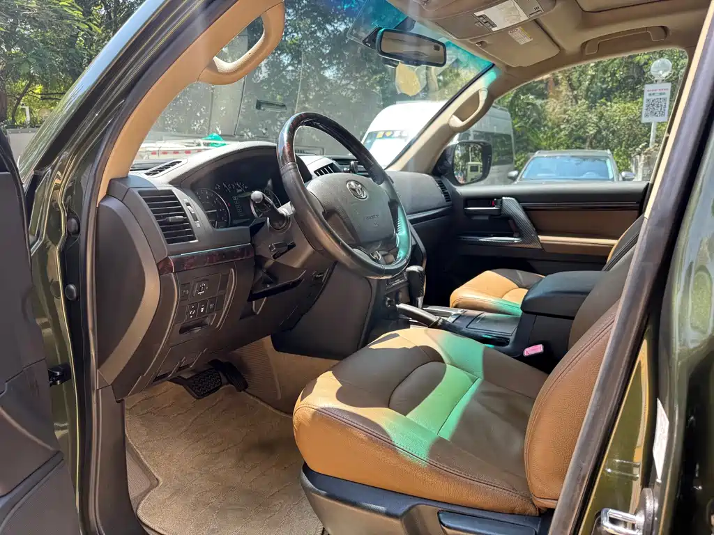 Toyota Land Cruiser — миниатюра 4