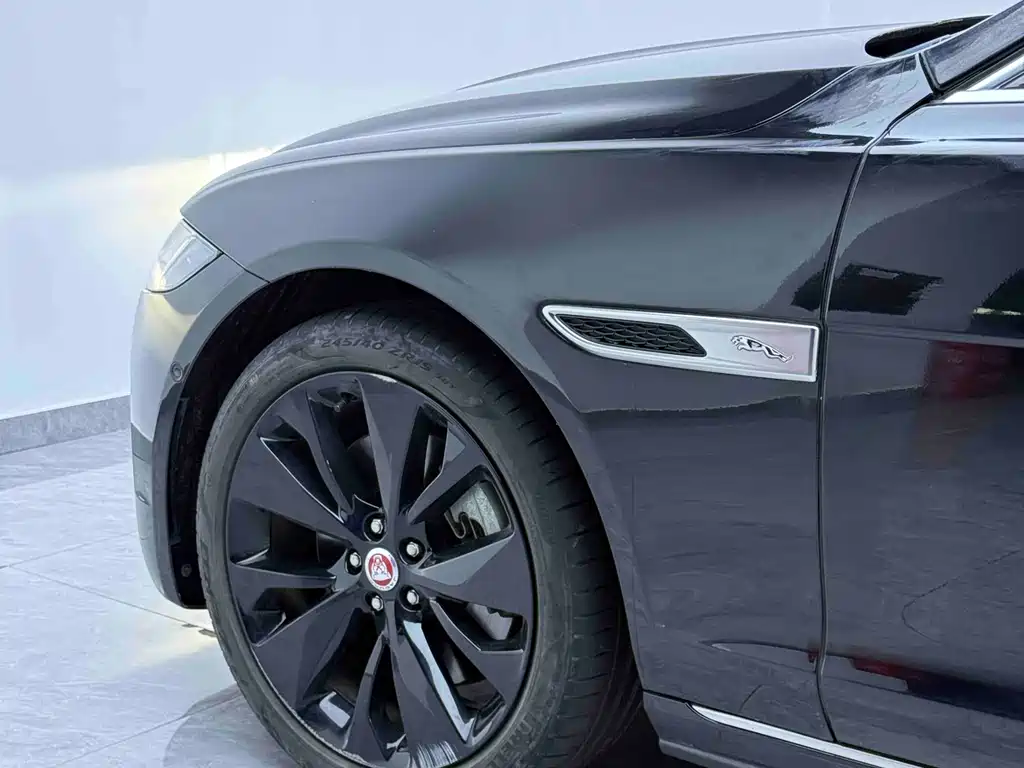 Jaguar XFL 2022 XFL 2.0T P300 Flagship Sport