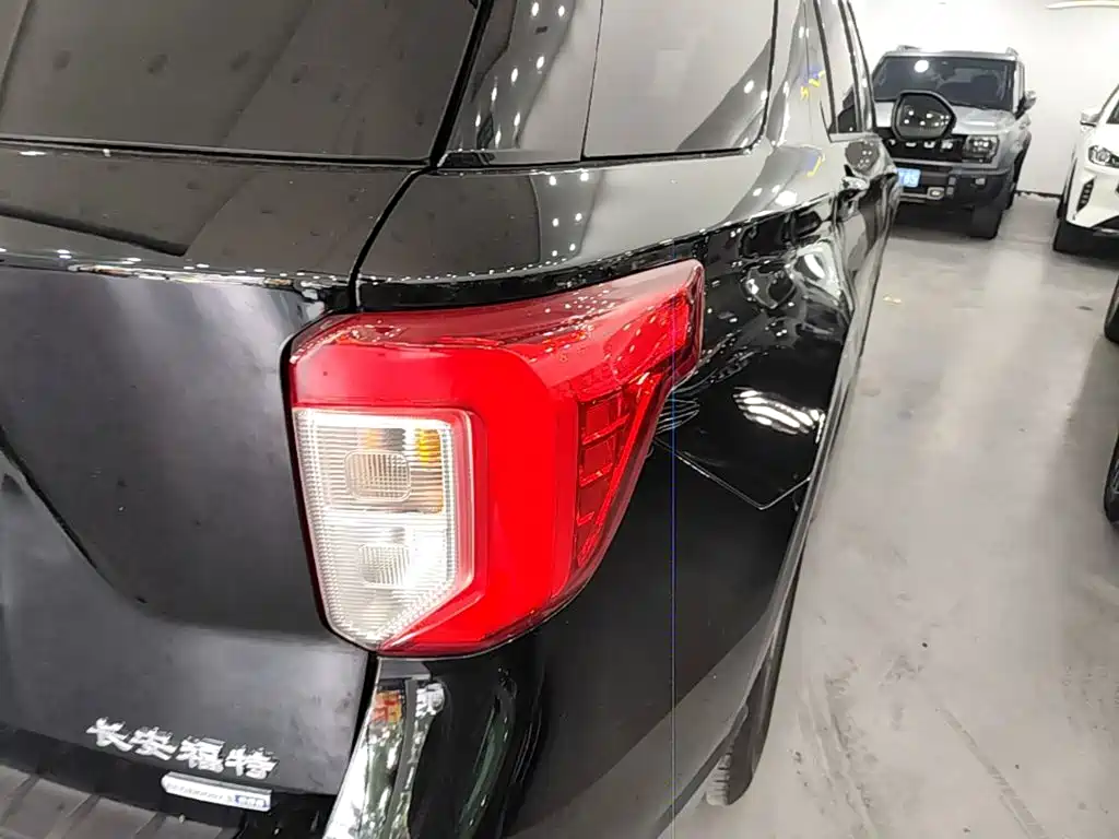Ford Explorer — миниатюра 8