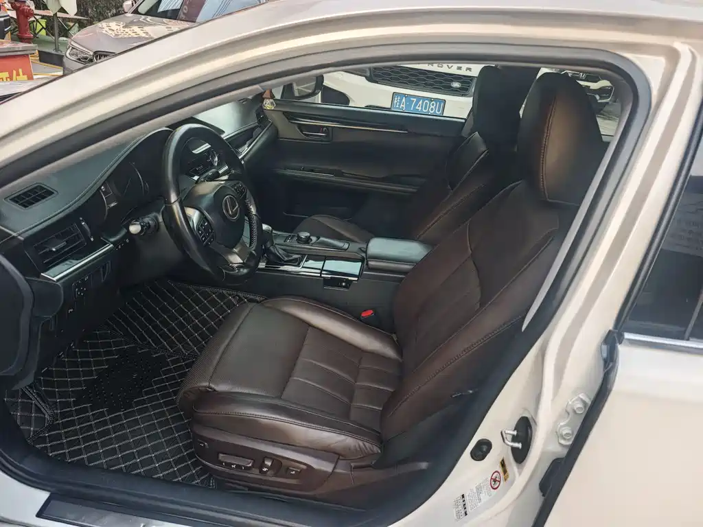 Lexus ES — миниатюра 9