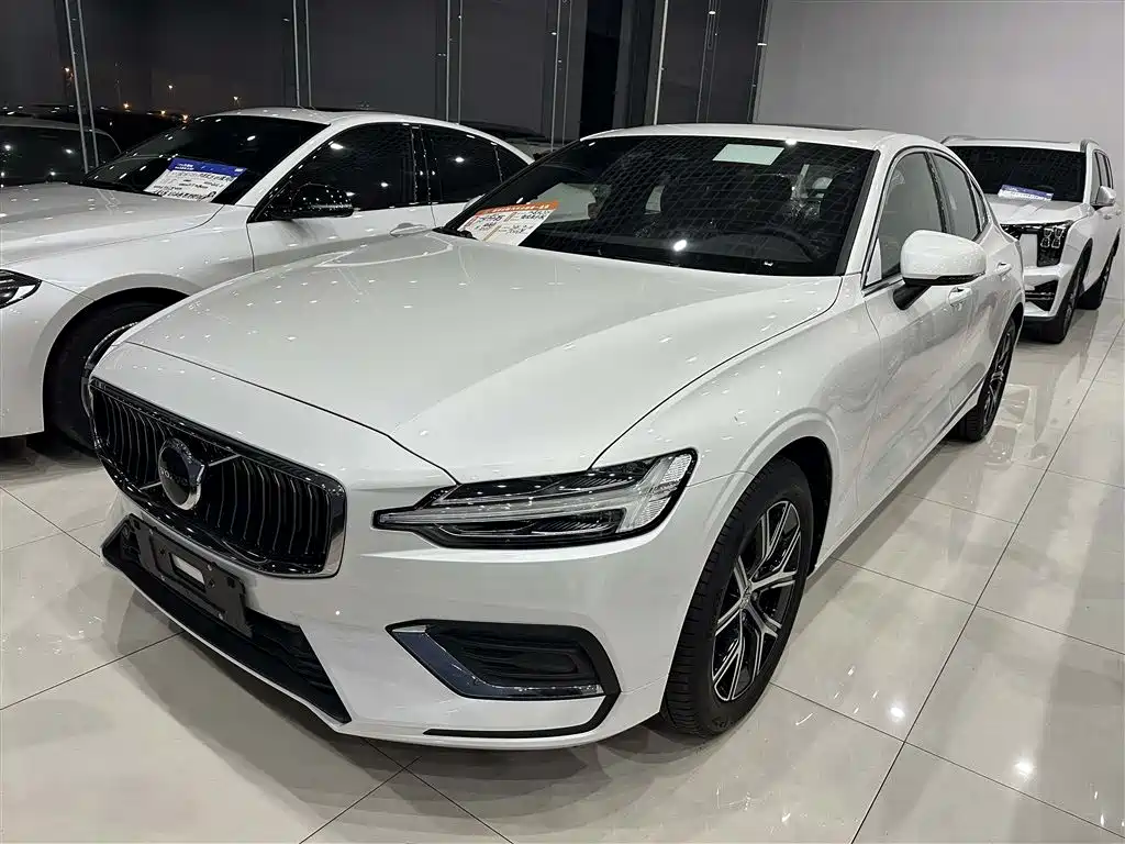 Volvo S60 2025