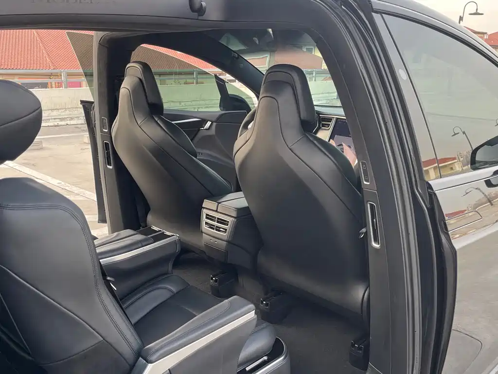 TESLA MODEL X