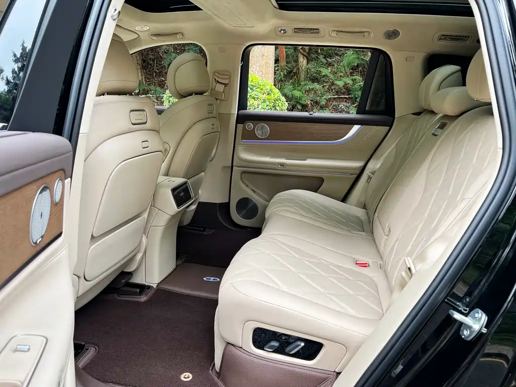 AITO ASK THE WORLD M9