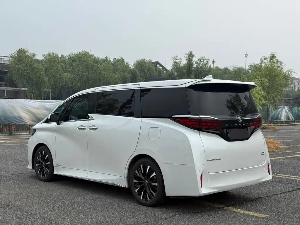 Toyota Alphard 2024 2.5L Luxury
