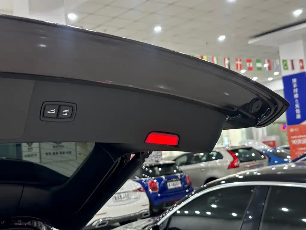 Porsche Cayenne — миниатюра 23