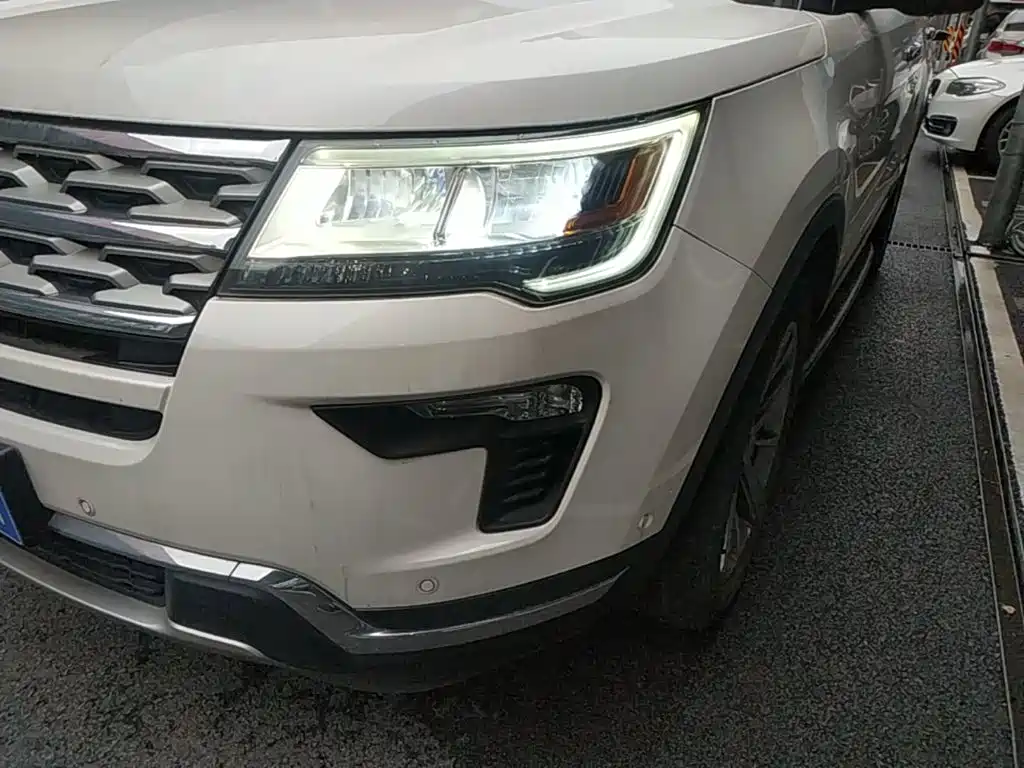 Ford Explorer (Import) — миниатюра 24