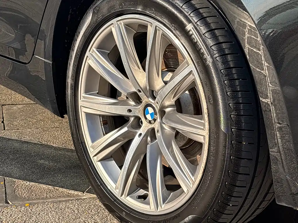 BMW 5 Series — миниатюра 26
