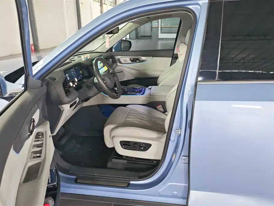GAC GS8 2022 2.0TM Luxury （ мест）