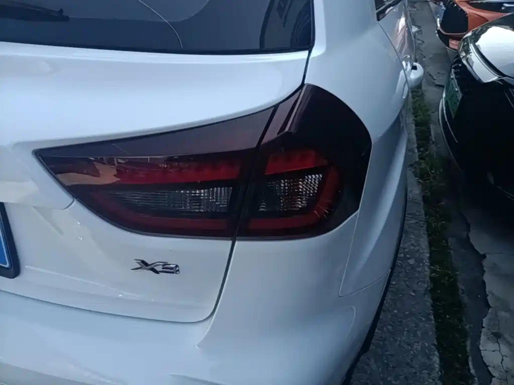 Geely Vision X3 — миниатюра 8