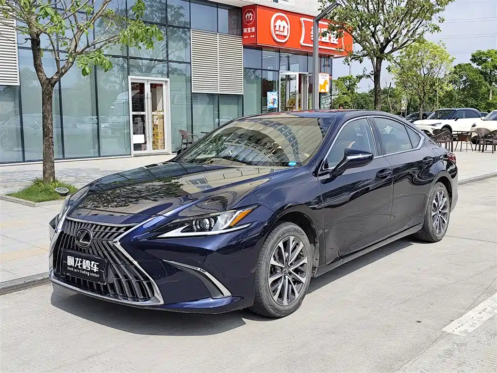 Lexus ES 2022