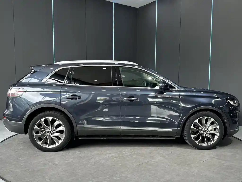 Lincoln Nautilus 2021 2.0T Premium