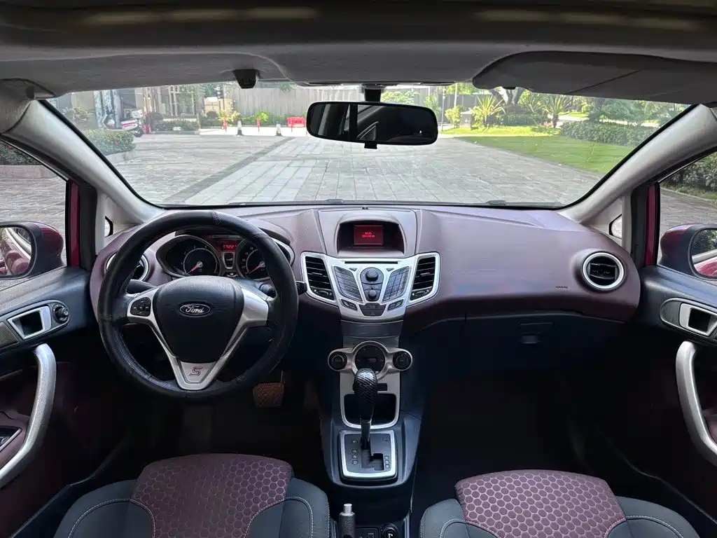 Ford Fiesta 2011 1.5L AT Fashion