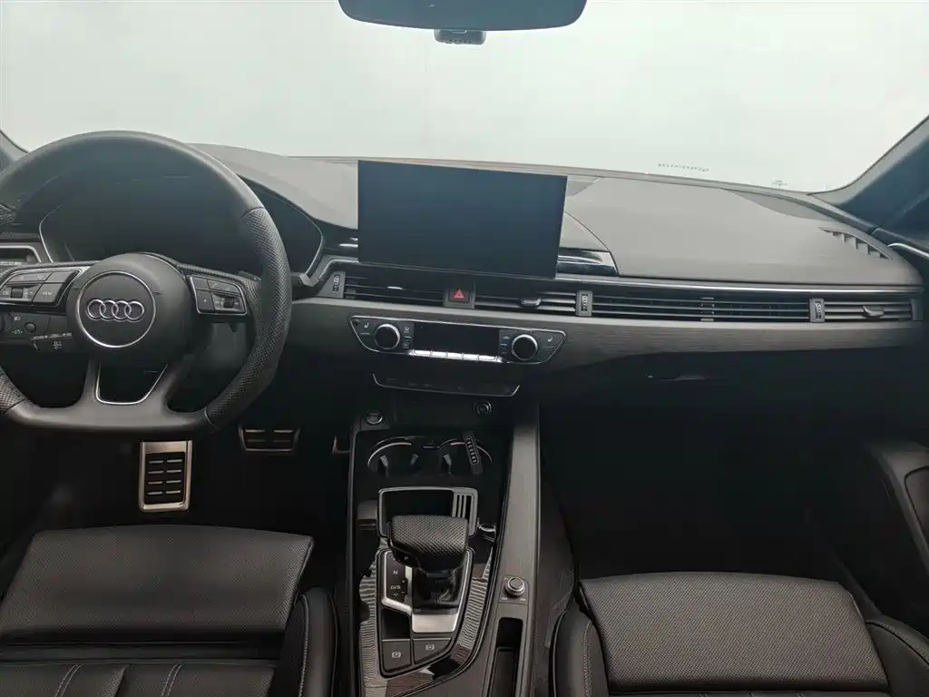 Audi A4L 2024 40 TFSI Luxury