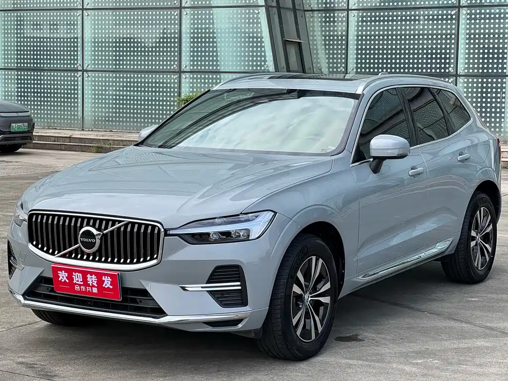Volvo XC60 2024 B5 Luxury