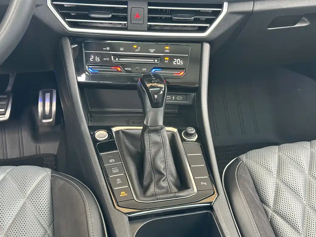 Volkswagen Sagitar 2023 300TSI DSG
