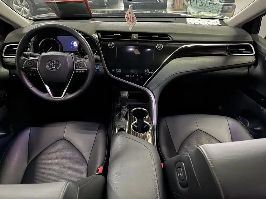 Toyota Camry 2019 2.0G Luxury V