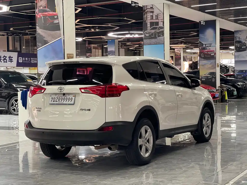 Toyota RAV4 — миниатюра 6