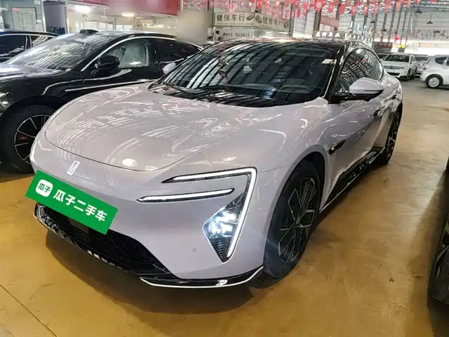 2025 Avatr 06