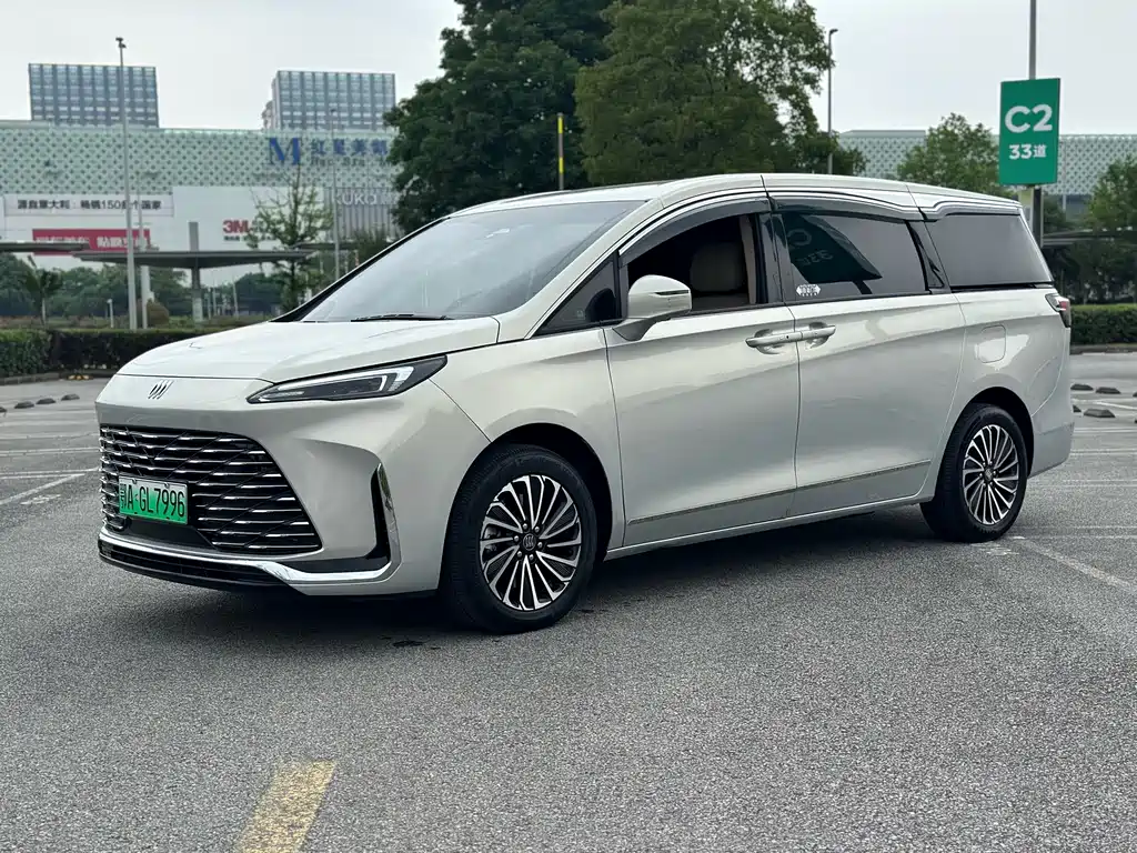Buick GL8 Hybrid 2025