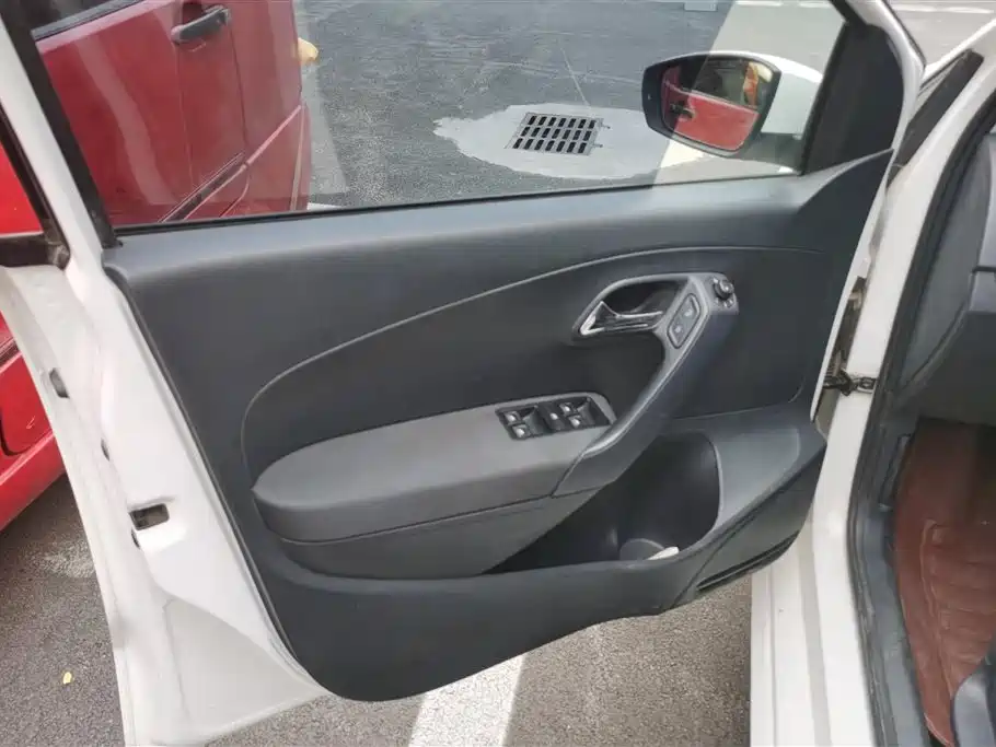 Volkswagen Polo 2016 1.4L MT
