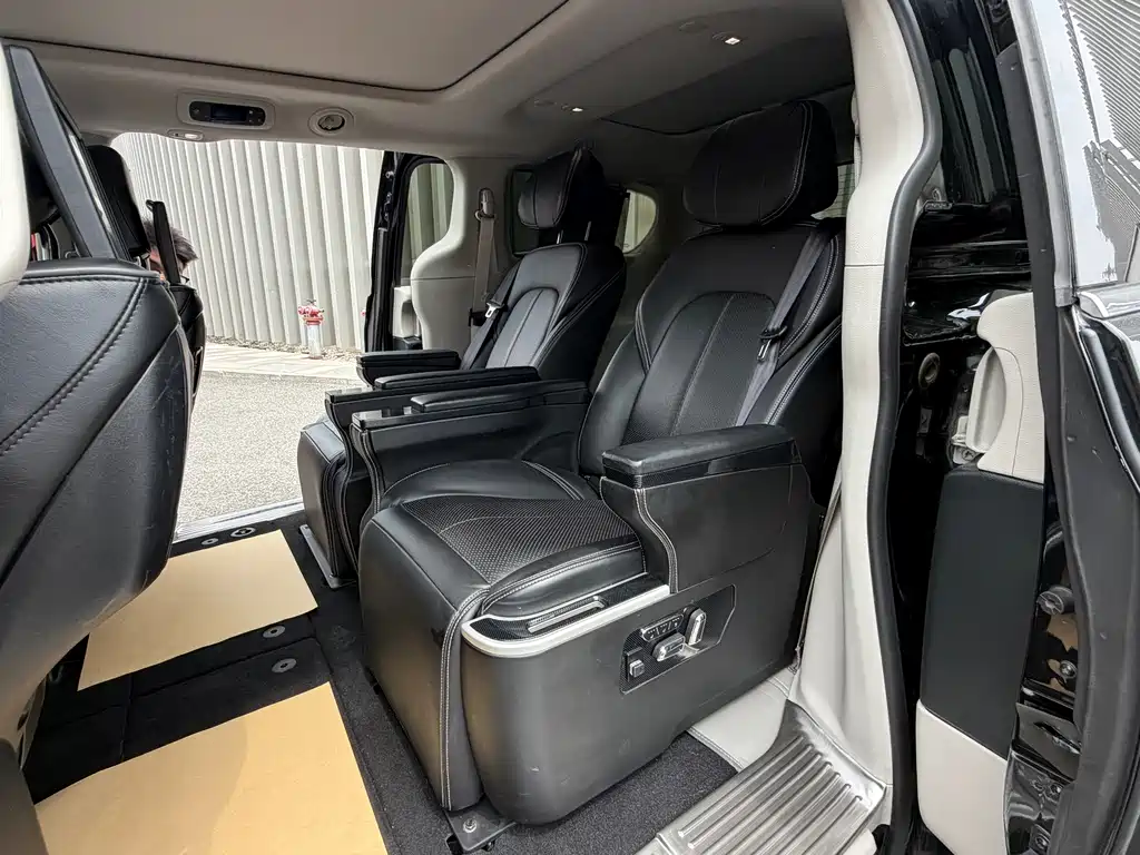 Chrysler Grand Voyager (Import) — миниатюра 10