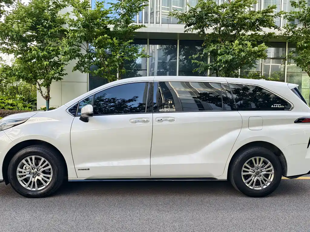Toyota Sienna 2021 2.5L Luxury