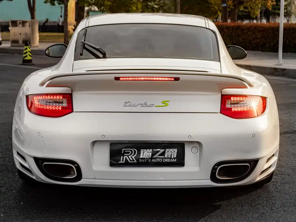 Porsche 911 2010 Turbo S 3.8T
