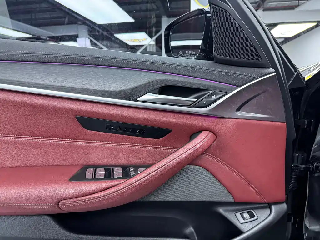 BMW 5 Series - фото 6