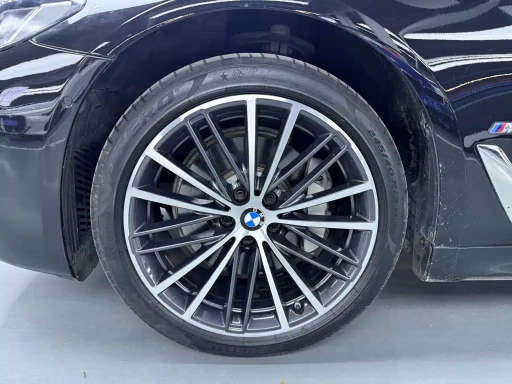 BMW 5 Series - фото 20