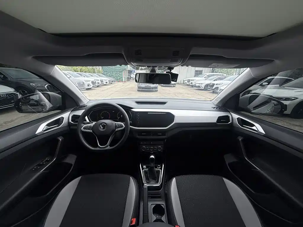 Volkswagen Tacqua 2021 1.5L AT Smart Connect